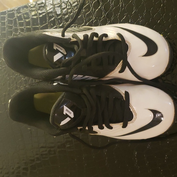 Nike Black and White Sports Cleats - Picture 2 of 9